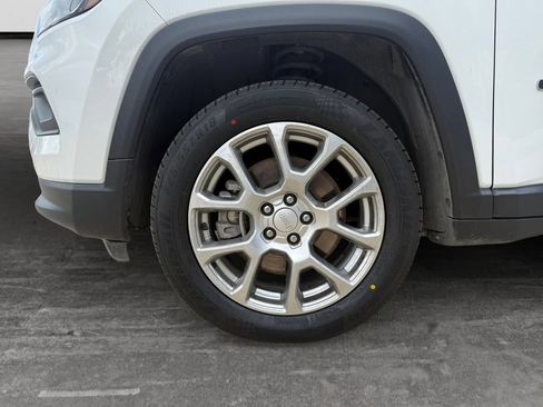 Used 2023 Jeep Compass Latitude AWD/4WD image 9