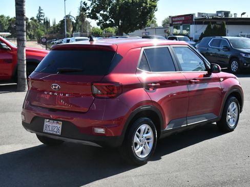 Used 2022 Hyundai Venue SE w/ Cargo Package FWD image 8