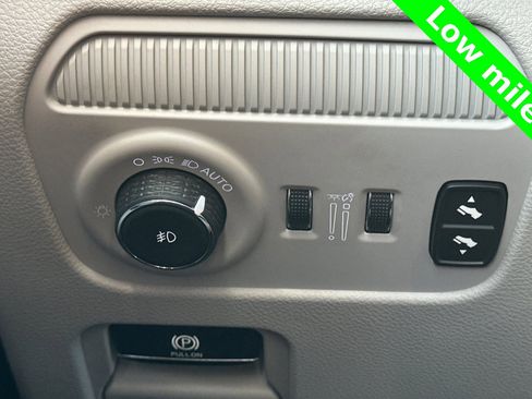 Used 2024 Jeep Wagoneer Base image 37