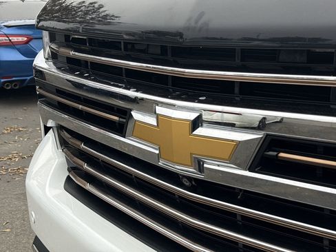 Used 2019 Chevrolet Silverado 1500 High Country w/ Technology Package image 31