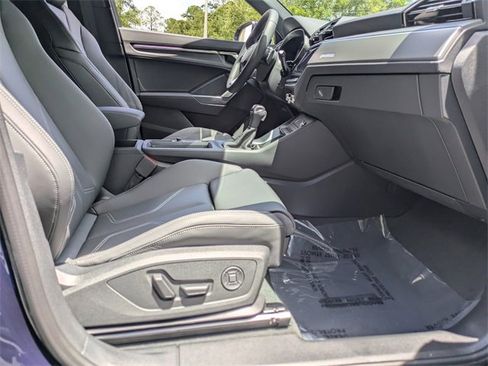 Used 2025 Audi Q3 2.0T Premium image 3