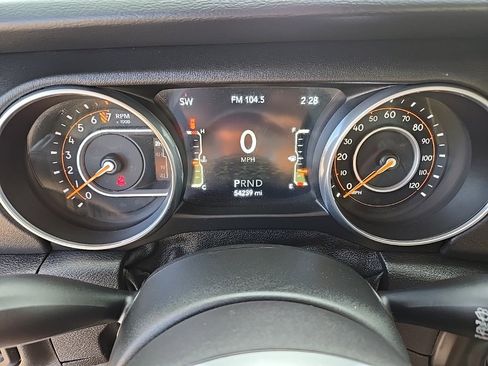 Used 2018 Jeep Wrangler Unlimited Sahara image 56