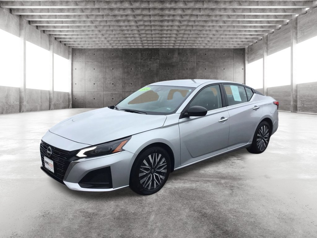 Used 2024 Nissan Altima 2.5 SV FWD image 1