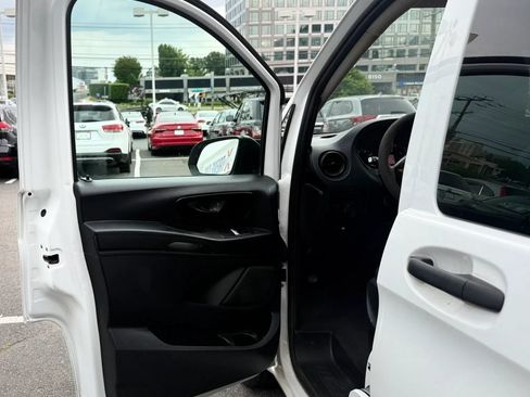 Used 2017 Mercedes-Benz Metris image 9