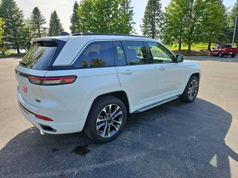 Used 2024 Jeep Grand Cherokee Overland w/ Luxury Tech Group IV AWD/4WD image 3
