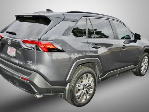 Used 2020 Toyota RAV4 XLE Premium image 7