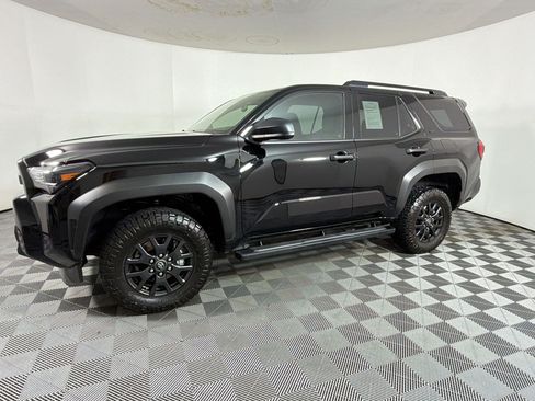 Used 2025 Toyota 4Runner SR5 AWD/4WD image 19