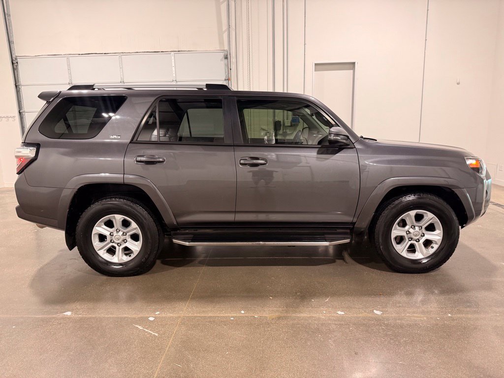 Used 2022 Toyota 4Runner SR5 Premium w/ Moonroof Package RWD image 4