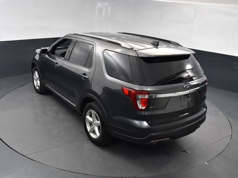 Used 2018 Ford Explorer XLT image 35