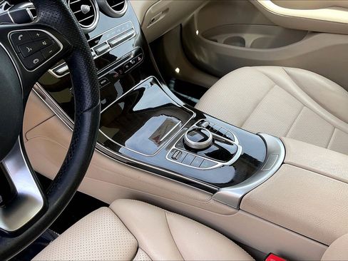 Used 2019 Mercedes-Benz GLC 300 image 16