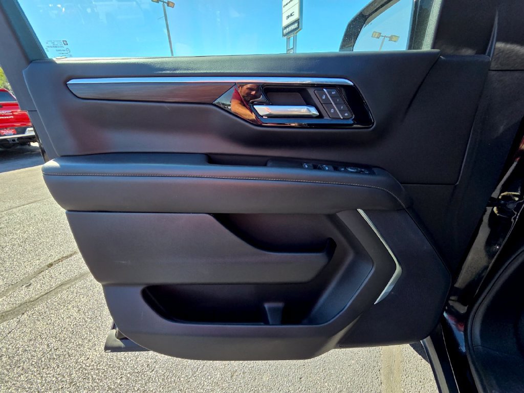 Used 2025 Chevrolet Tahoe Z71 AWD/4WD image 13