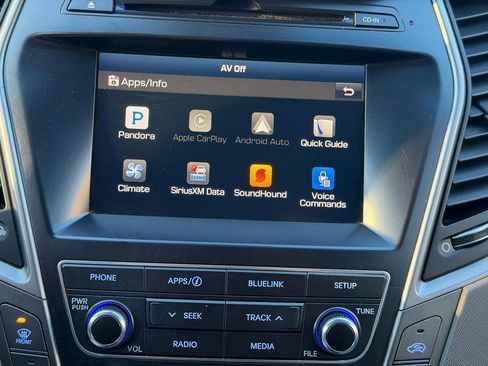 Used 2017 Hyundai Santa Fe SE image 11