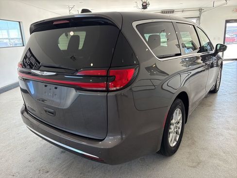 Used 2023 Chrysler Pacifica Touring-L image 24