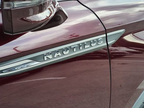 Used 2019 Lincoln Nautilus Select image 10