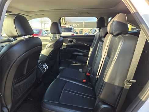 Used 2023 Kia Sorento S w/ Panoramic Sunroof Package image 10