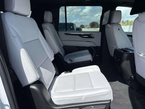New 2026 Chevrolet Suburban Premier RWD image 10