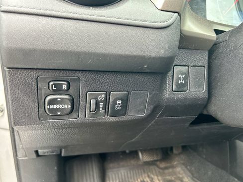 Used 2015 Toyota RAV4 LE AWD/4WD image 13