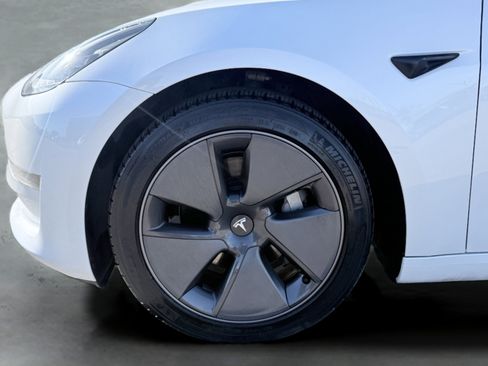Used 2023 Tesla Model 3 Standard Range image 17