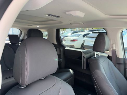 Used 2026 Kia Carnival SX Prestige FWD image 9