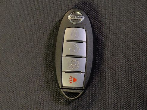 Used 2020 Nissan Versa SV FWD image 32