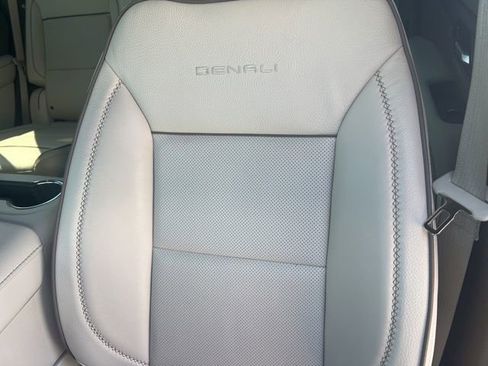 Used 2025 GMC Yukon Denali w/ Denali Reserve Package AWD/4WD image 30