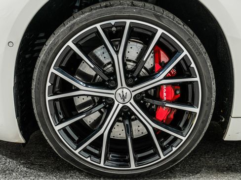 Used 2024 Maserati GranTurismo Modena image 9