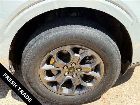 Used 2022 Ford Maverick XLT image 11