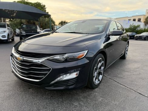 Used 2022 Chevrolet Malibu LT image 2