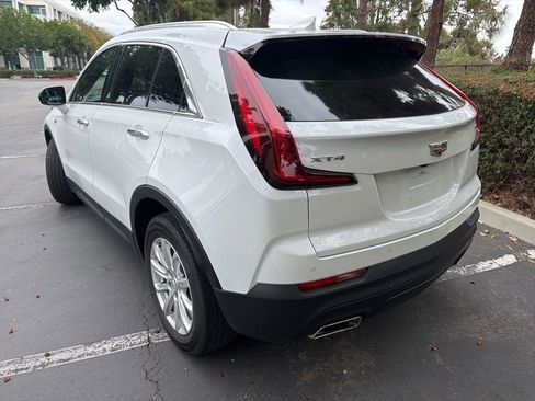 Used 2023 Cadillac XT4 Luxury w/ Cold Weather Package FWD image 6