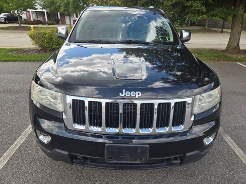 Used 2012 Jeep Grand Cherokee Laredo w/ Laredo E Group AWD/4WD image 16