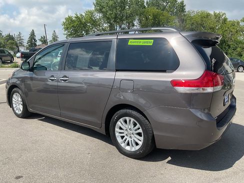 Used 2012 Toyota Sienna XLE FWD image 4