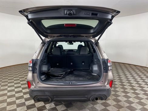 Certified 2025 Subaru Forester Limited AWD/4WD image 8