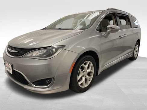 Used 2020 Chrysler Pacifica Limited image 2