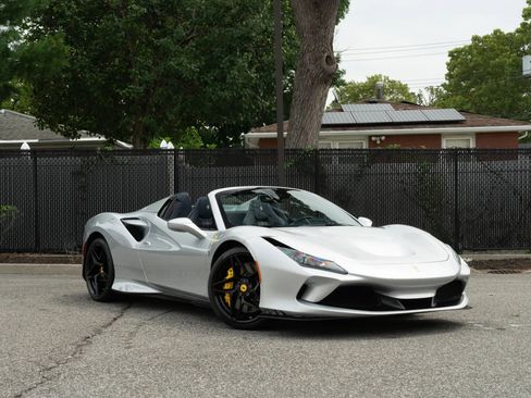 Used 2022 Ferrari F8 Tributo RWD image 3