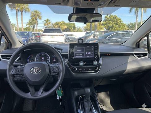 Used 2021 Toyota Corolla LE image 2