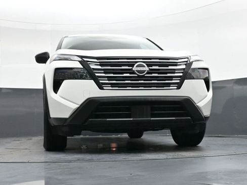 Used 2024 Nissan Rogue S image 37