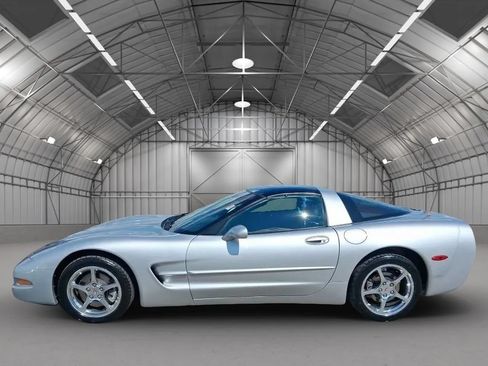 Used 2001 Chevrolet Corvette Coupe w/ Preferred Equipment Group2 RWD image 3