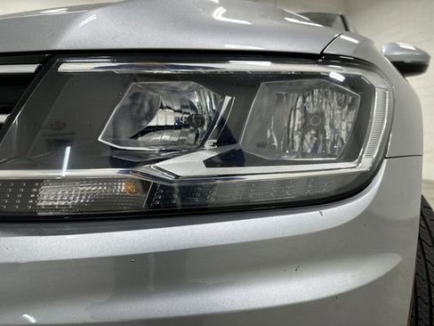 Used 2021 Volkswagen Tiguan SE image 11