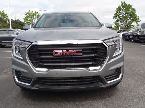 Used 2024 GMC Terrain SLE FWD image 5