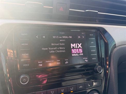 Used 2022 Volkswagen Passat 2.0T SE image 19