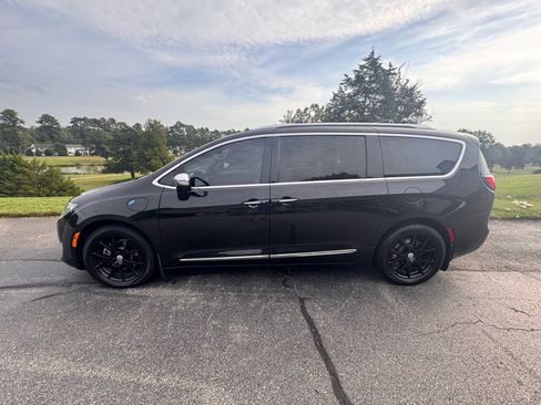 Used 2018 Chrysler Pacifica Limited w/ Advanced Safetytec Group image 7
