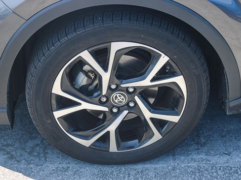 Used 2021 Toyota C-HR XLE FWD image 8