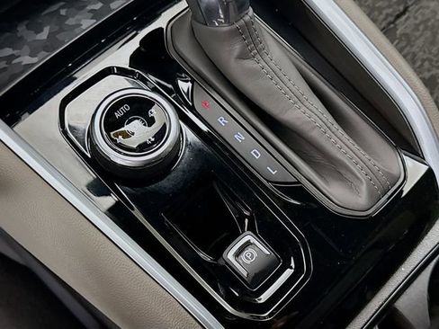 Used 2024 Chevrolet Colorado ZR2 w/ Technology Package image 19