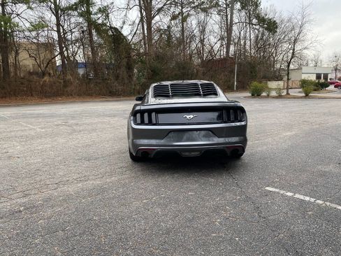 Used 2017 Ford Mustang Coupe image 8