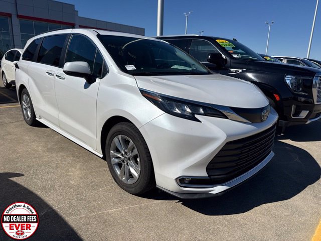 Used 2023 Toyota Sienna XLE w/ XLE Plus Package AWD/4WD image 10