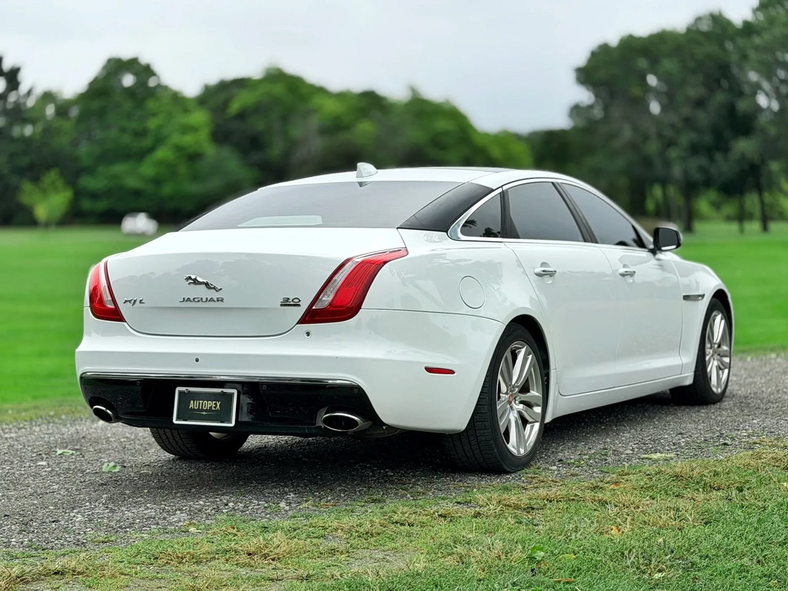 Used 2017 Jaguar XJ L Portfolio AWD/4WD image 26