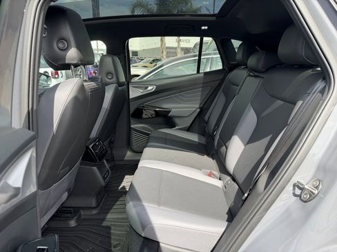 Used 2023 Volkswagen ID.4 Pro S image 4