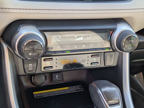 Used 2021 Toyota RAV4 Limited image 24