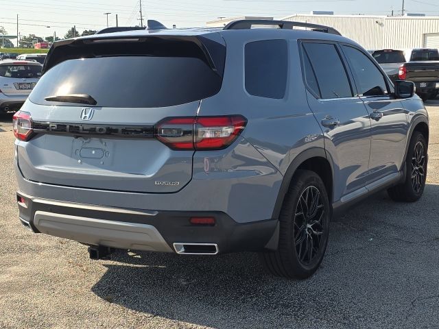 Used 2025 Honda Pilot Touring image 5