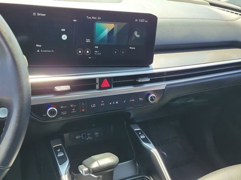 Used 2024 Kia Sorento S image 18